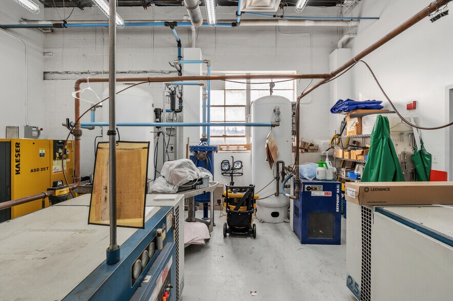More Photos Of 10 Cabot St, Southbridge Warehouse For Lease