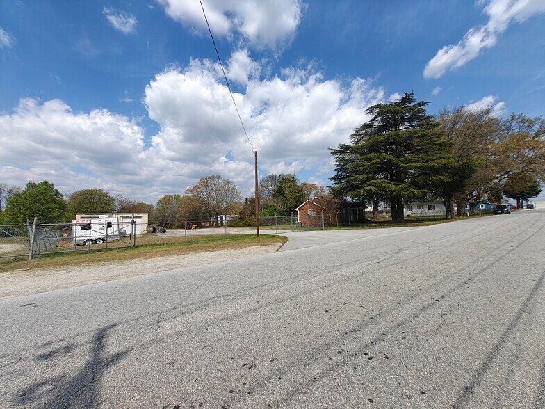 More Photos Of 106 Sandra Ave, Greenville Truck Terminal For Sale