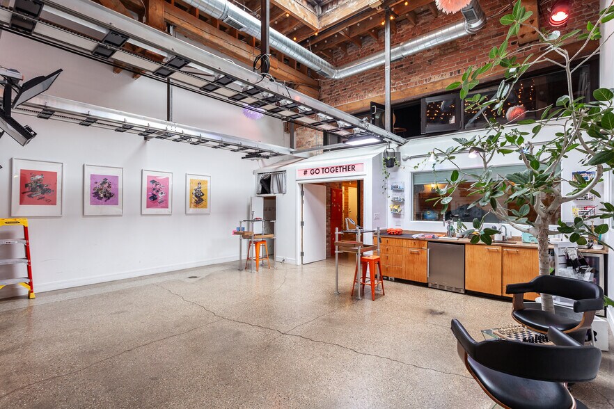 More Photos Of 2425 W 14th St, Chicago Loft Creative Space For Lease