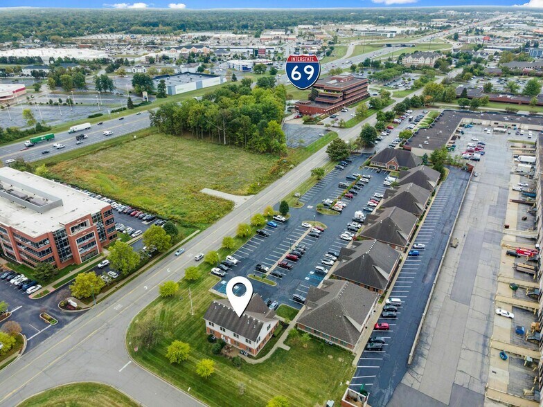 More Photos Of 9963 Crosspoint Blvd, Indianapolis Office For Sale