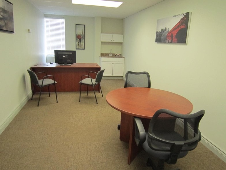 More Photos Of 259-261 Montreal Rd, Ottawa Office For Lease