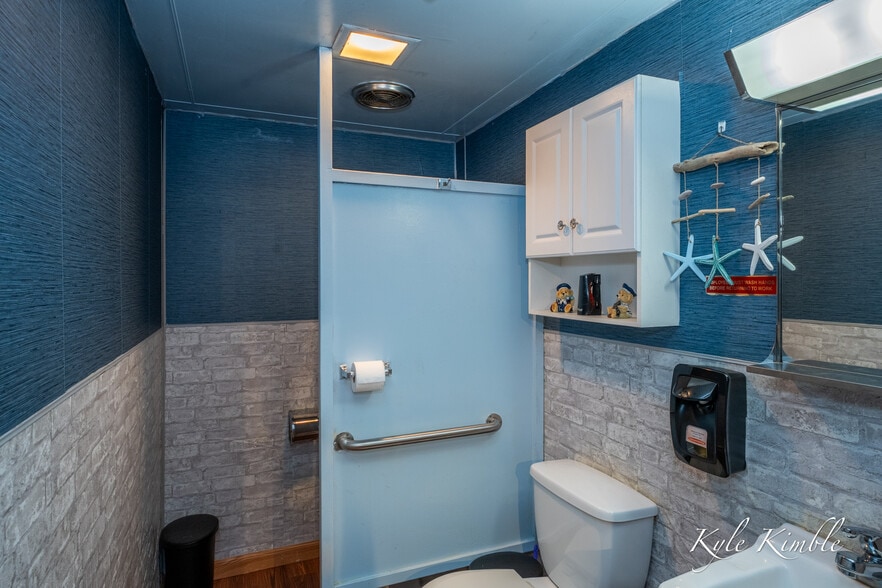 More Photos Of 104 W Houghton Lake Dr, Prudenville Hotel For Sale