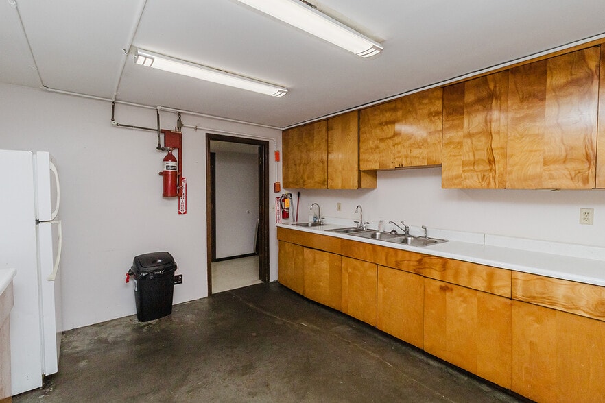More Photos Of 1319 E 17th Ave, Hutchinson Religious Facility For Sale