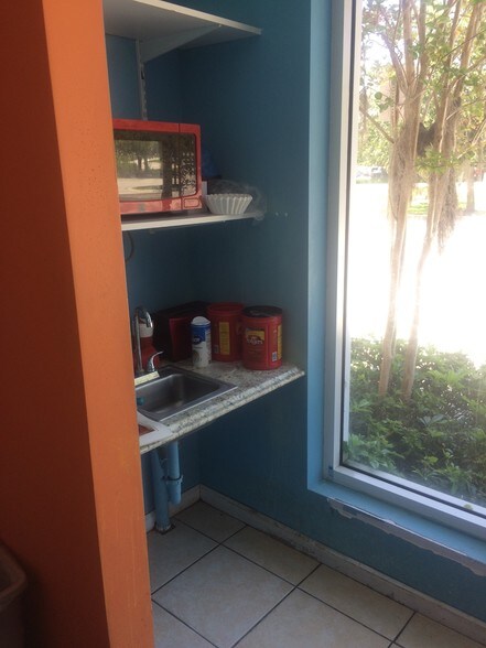 More Photos Of 4050 Westgate Ave, West Palm Beach Showroom For Lease