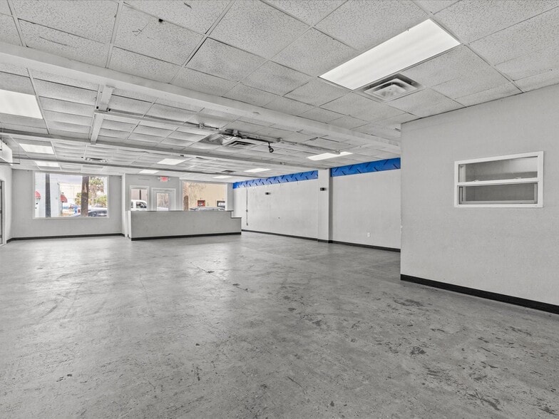 More Photos Of 61 W Central Ave, Lake Wales Flex For Sale