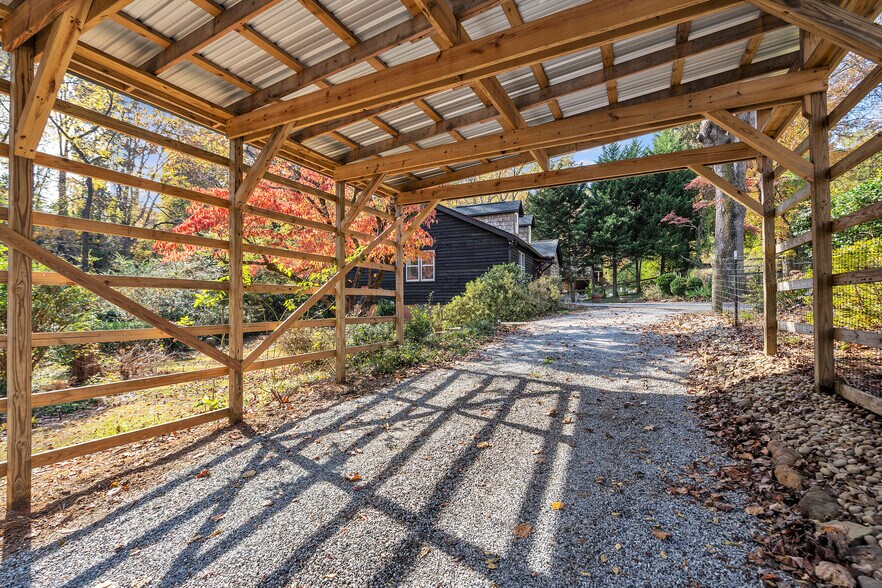 More Photos Of 35 Wilcox Rd, Tryon Apartments For Sale