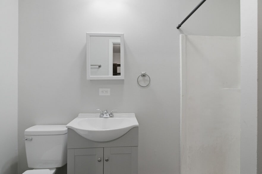 More Photos Of 303 S Poplar St, Paris Apartments For Sale