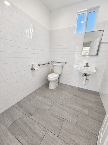 More Photos Of 4972 Eagle Rock Blvd, Los Angeles General Retail For Lease