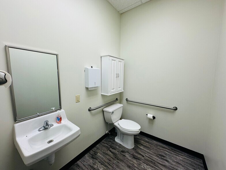 More Photos Of 12276 San Jose Blvd, Jacksonville Medical For Lease