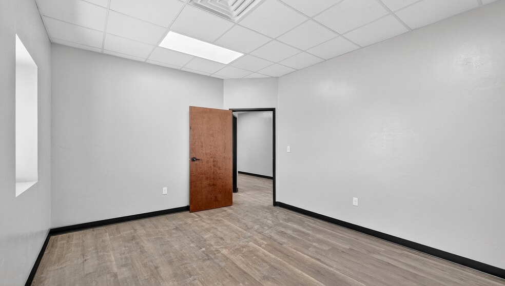 More Photos Of 16510 W Basin St, Odessa Warehouse For Sale