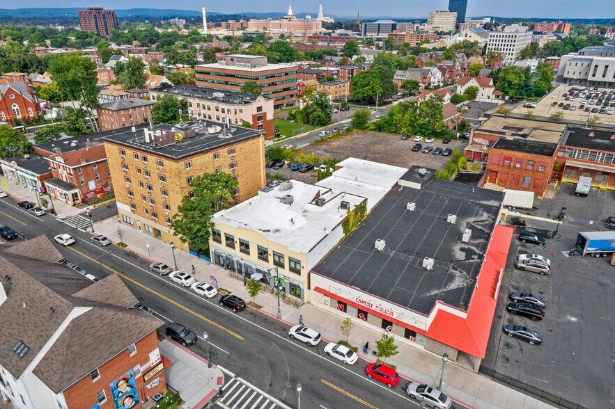 More Photos Of 454-456 Park St, Hartford Showroom For Lease