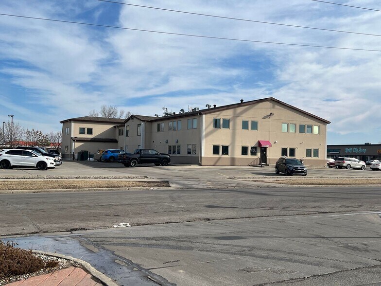 More Photos Of 4357 13th Ave SW, Fargo Office For Sale