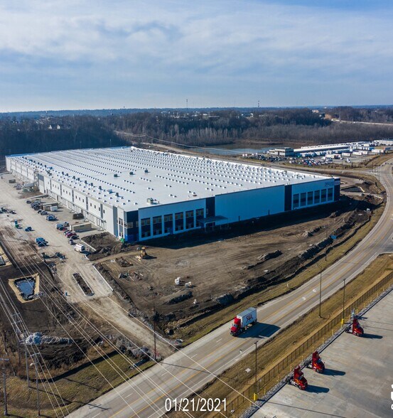 More Photos Of 5000 Premier Pkwy, Saint Peters Distribution For Lease