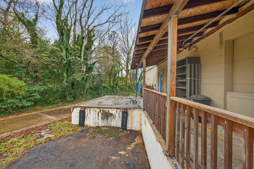 More Photos Of 4109 Robinson St, Covington Freestanding For Sale