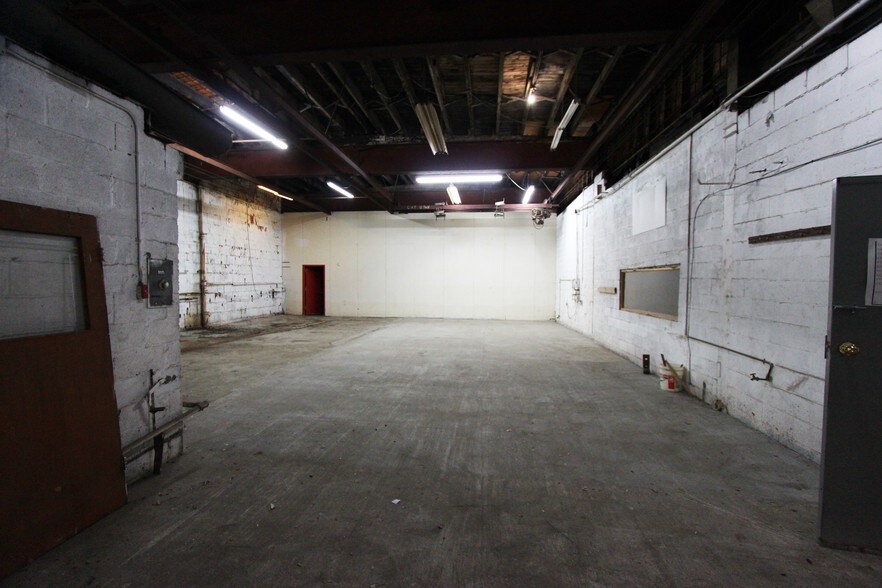 More Photos Of 378 Johnston Ave, Jersey City Warehouse For Lease
