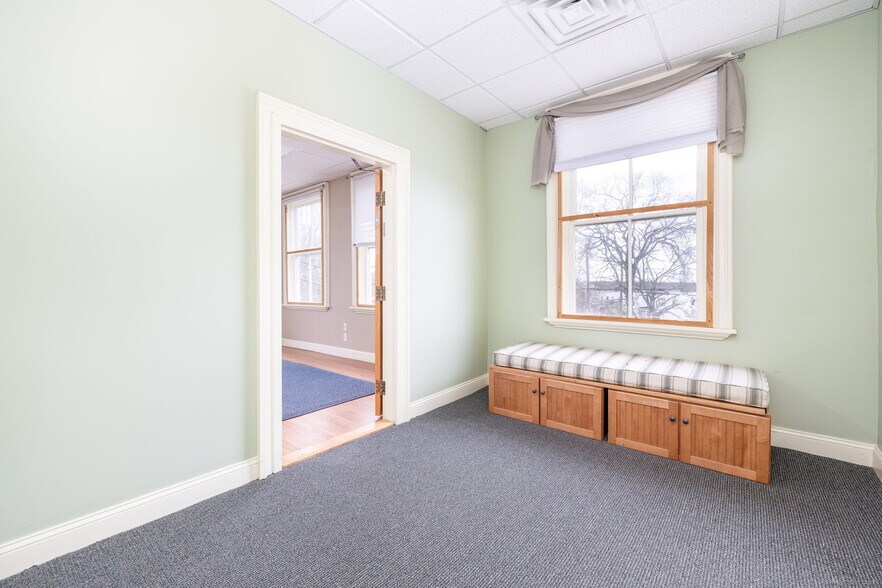 More Photos Of 11 Hayward Ave, Colchester Office For Sale