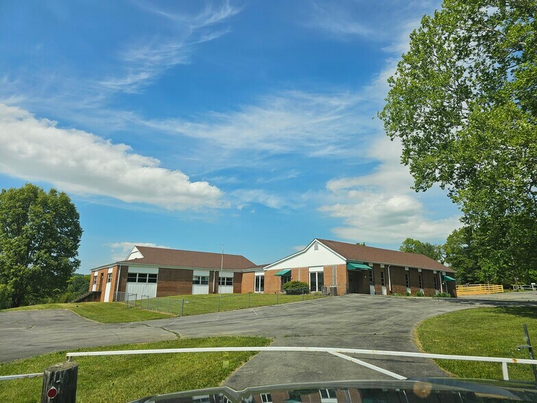 Primary Photo Of 208 V I Ranch Rd, Bristol Specialty For Lease