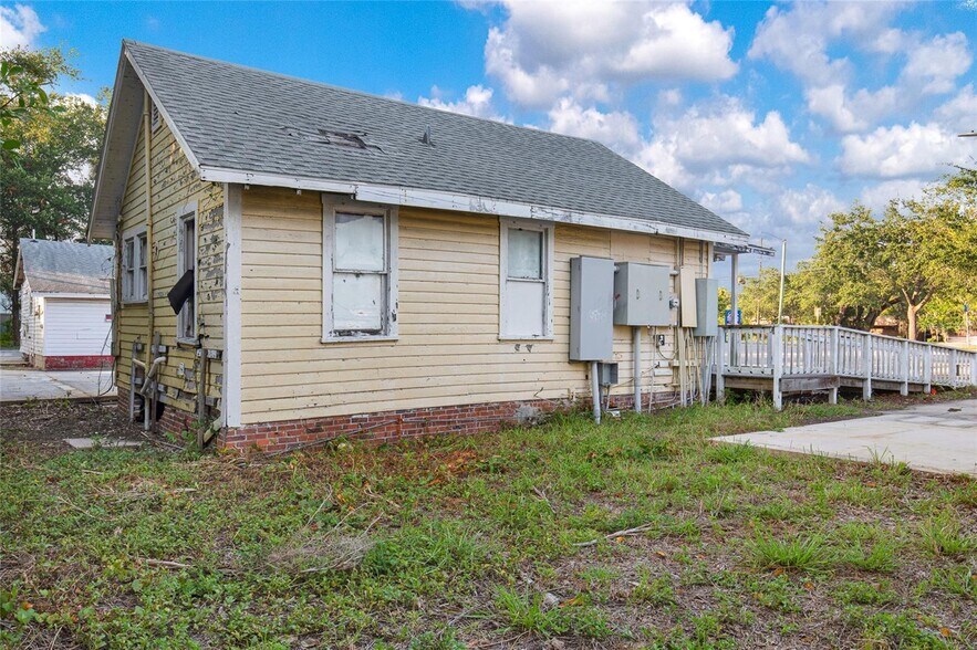 More Photos Of 1042 N Dixie Fwy, New Smyrna Beach Land For Sale