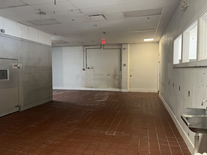 More Photos Of 4 Pin Oak Dr, Branford Industrial For Lease