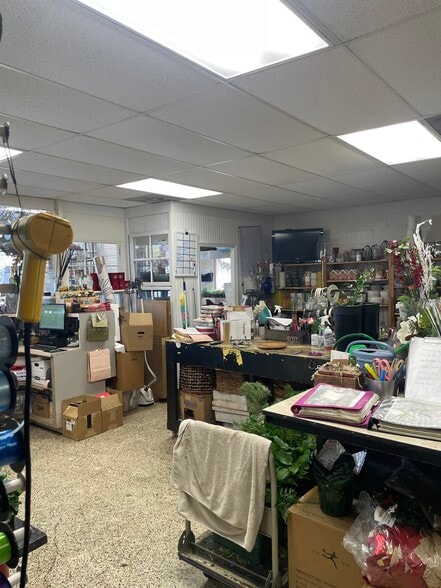 More Photos Of 1515 N Walnut Ave, New Braunfels Freestanding For Lease