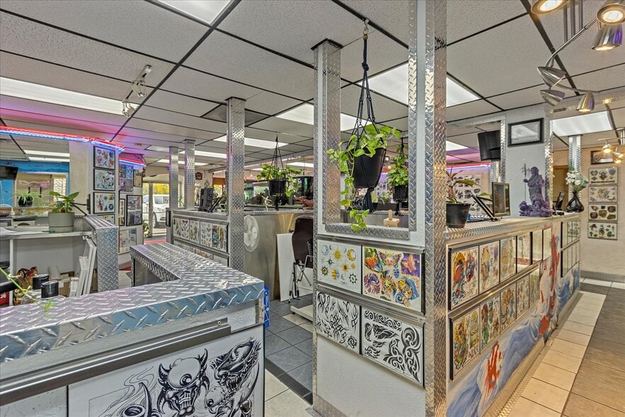 More Photos Of 11712 W Colfax Ave, Lakewood Freestanding For Lease