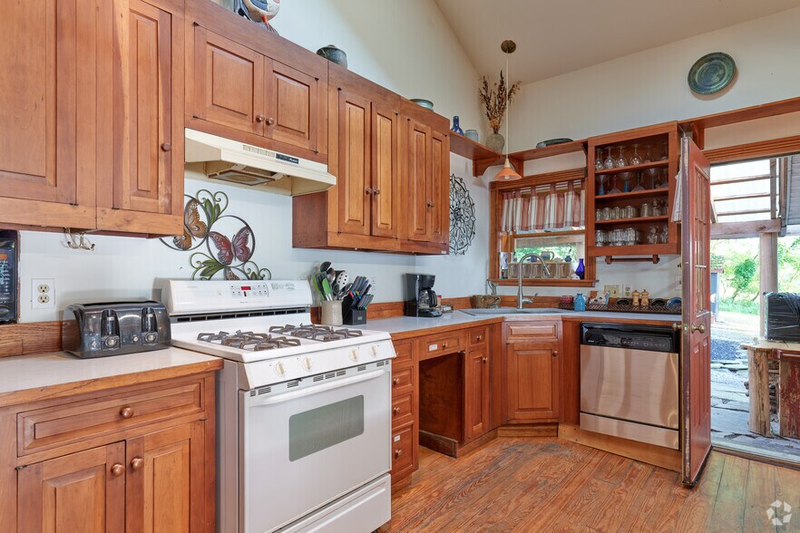 More Photos Of 4966 NY-414, Burdett Specialty For Sale