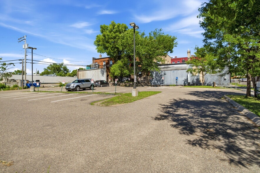 More Photos Of 871 Payne Ave, Saint Paul Storefront For Sale