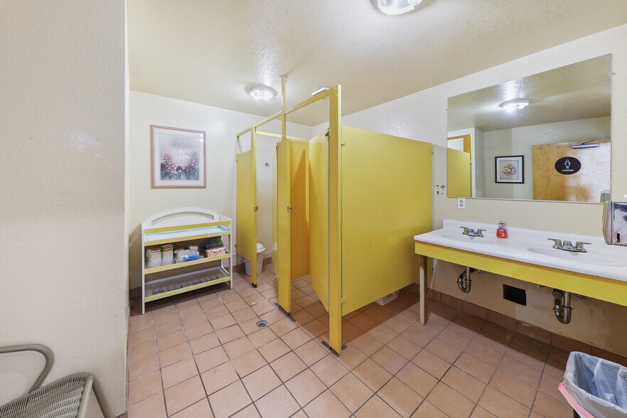 More Photos Of 1415 E Ramsey St, Banning Religious Facility For Lease