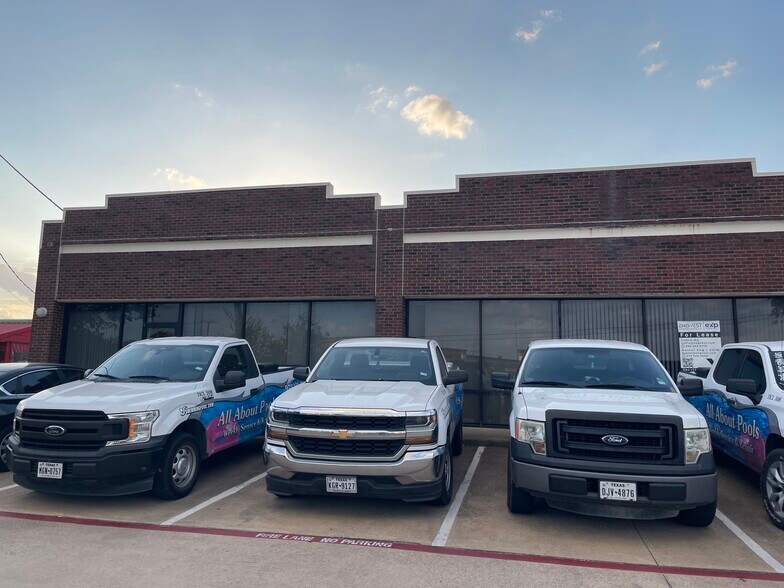 More Photos Of 8600-8602 State Highway 66, Rowlett Unknown For Lease