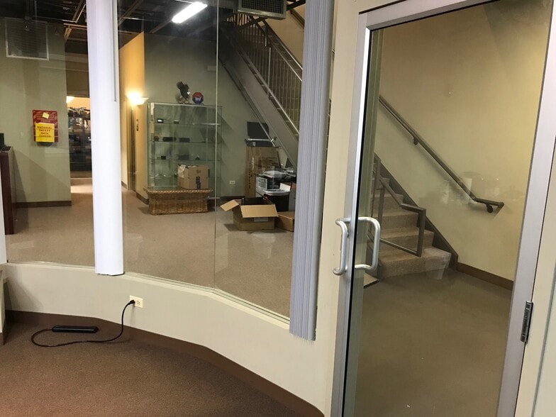 More Photos Of 2600 Beverly Dr, Aurora Light Distribution For Sale