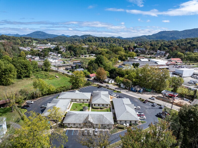 More Photos Of 367-400 Dellwood Rd, Waynesville Medical For Sale