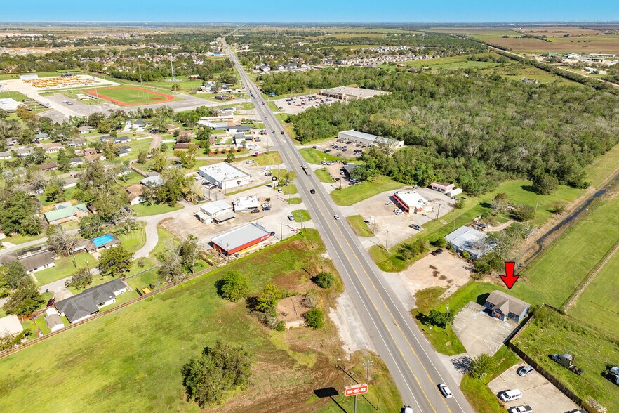 More Photos Of 1228 E Mulberry St, Angleton Bar For Sale