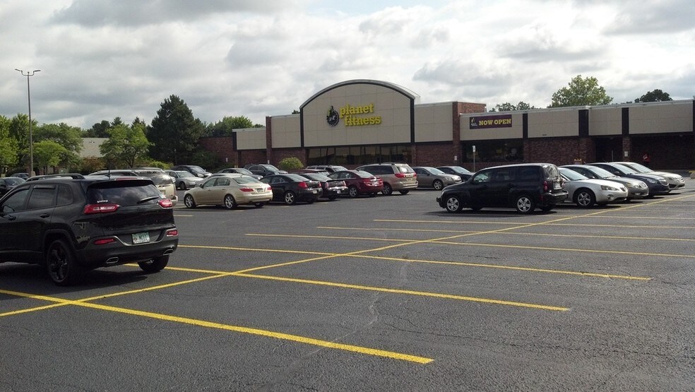 More Photos Of 5270-5296 Eastern Ave SE, Kentwood Storefront For Lease