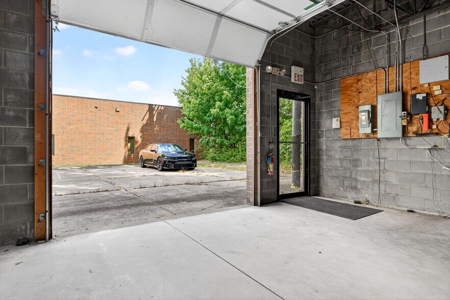 More Photos Of 7027 Spinach Dr, Mentor Warehouse For Sale