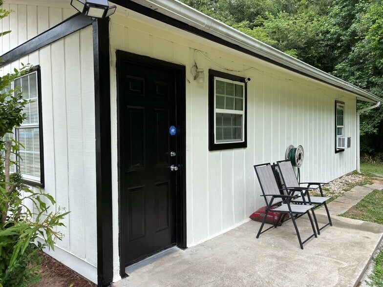 More Photos Of 205 Glenview Ter, Winder Multifamily For Sale
