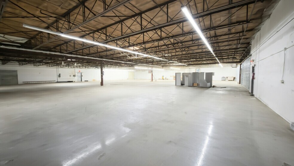 More Photos Of 3333 East End Ave, South Chicago Heights Distribution For Lease