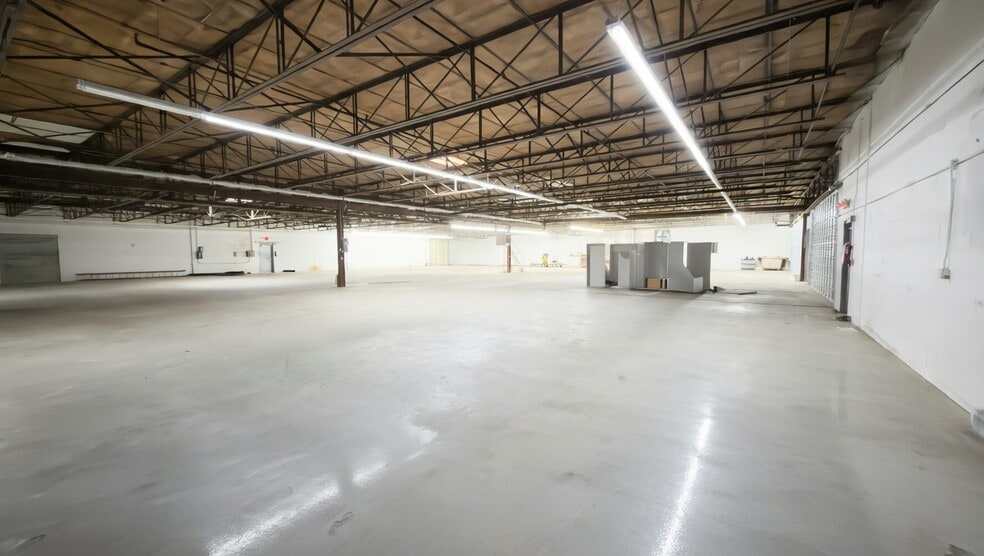 More Photos Of 3333 East End Ave, South Chicago Heights Distribution For Lease