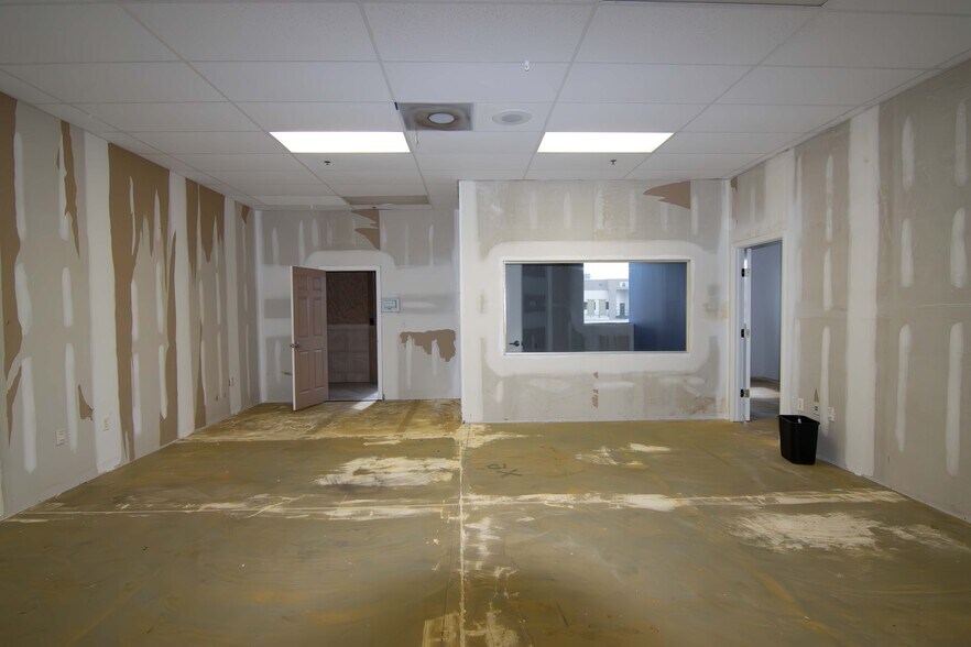 More Photos Of 2600 118th Ave N, Saint Petersburg Light Distribution For Lease