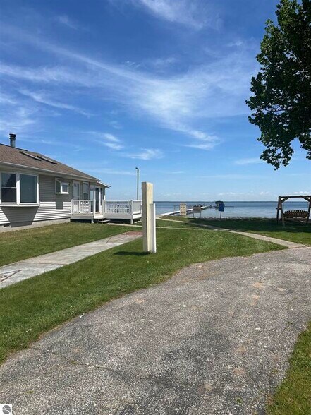 More Photos Of 10360 West Shore Dr, Houghton Lake Hospitality For Sale