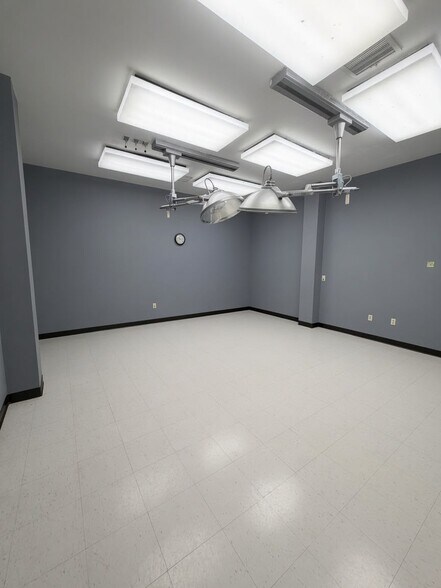 More Photos Of 5860 Westward St, Houston Freestanding For Sale