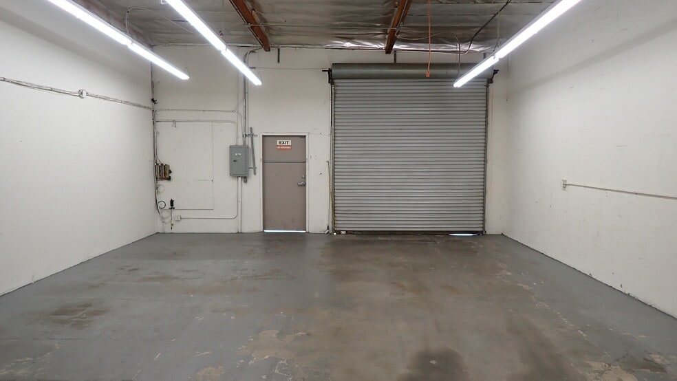 More Photos Of 19205 Parthenia St, Northridge Service For Lease