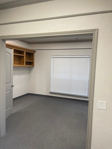 More Photos Of 1700 FM 517 Rd E, Dickinson Loft Creative Space For Lease