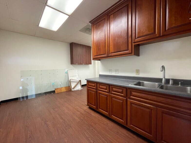 More Photos Of 801-823 Howe Ave, Sacramento Unknown For Lease