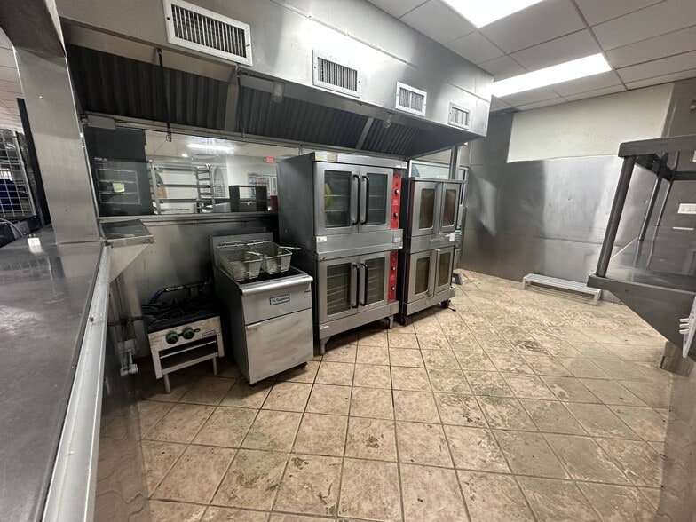 More Photos Of 7820 Fulton St, Houston Restaurant For Lease