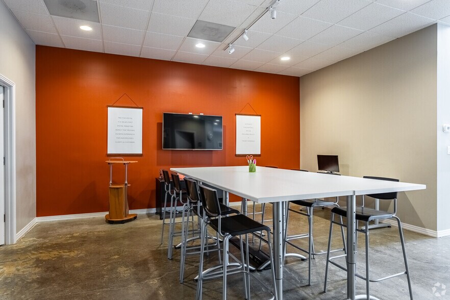 More Photos Of 1815 NW Overton St, Portland Loft Creative Space For Lease