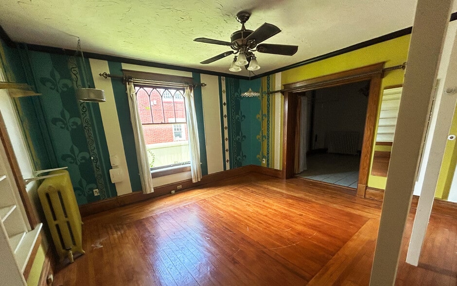 More Photos Of 1055 Lincoln Way E, Chambersburg General Retail For Sale