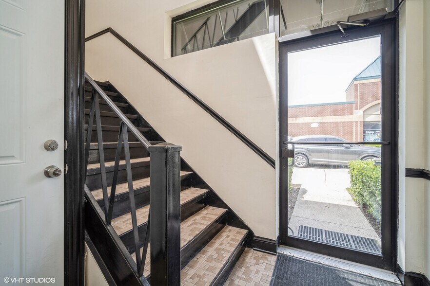 More Photos Of 8755 Trumbull Ave, Skokie Office For Lease