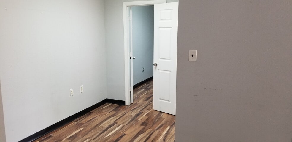 More Photos Of 9244 E Hampton Dr, Capitol Heights General Retail For Lease