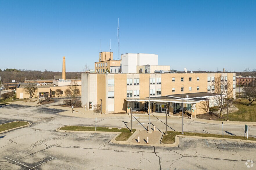 Primary Photo Of 818 Riverside Ave, Adrian Hospital For Sale