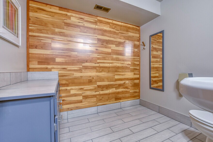 More Photos Of 2720 E Yampa St, Colorado Springs Office Residential For Sale